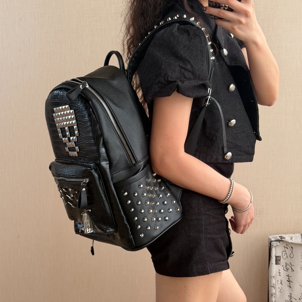 Czarny plecak z nitami w kszta – Fashion Backpack Women recenzja i cena